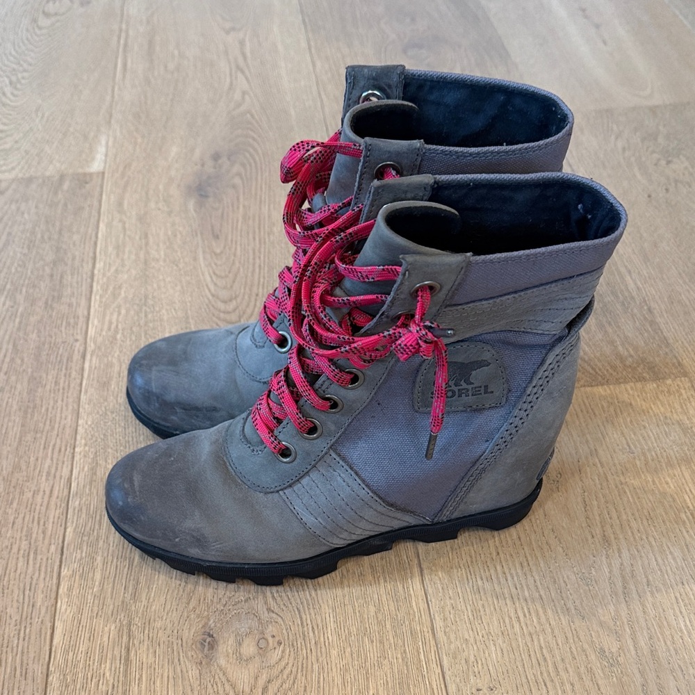 Sorel Women's Gray Combat Boots with Red Laces